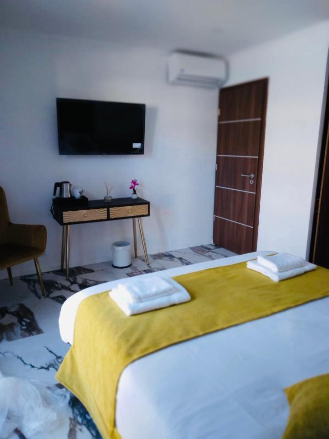 A Casa Di Jo Bed & Breakfast เกเลนซานา ภายนอก รูปภาพ